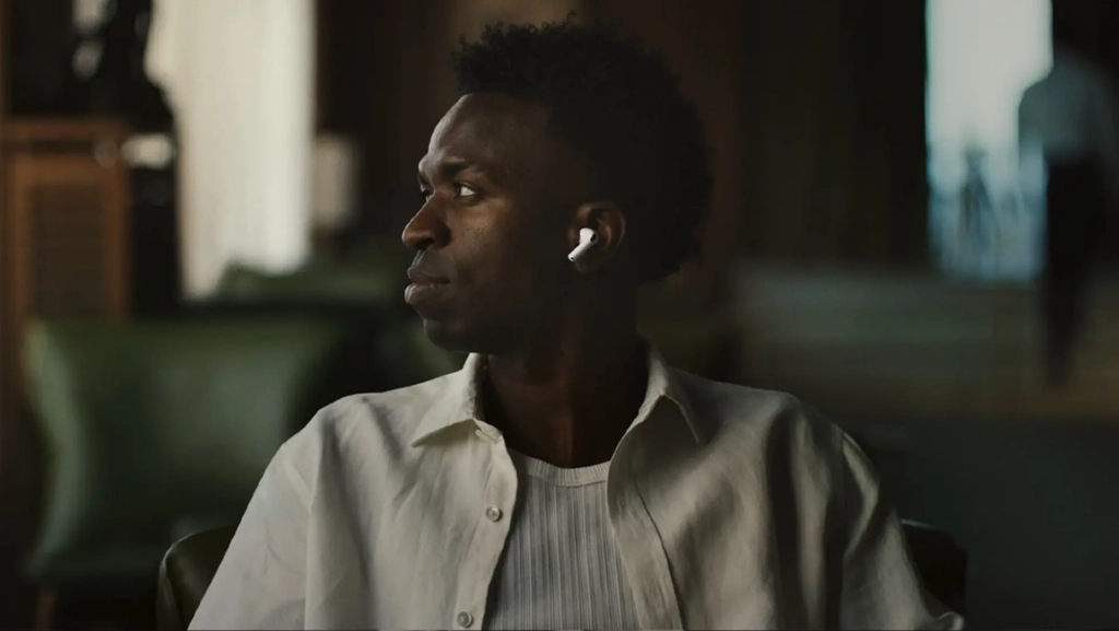 Vini-Jr-Apple-AirPods